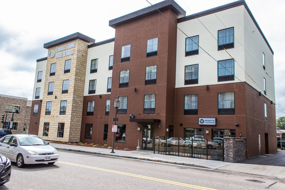 Cobblestone Hotel & Suites - Chippewa Falls Buitenkant foto