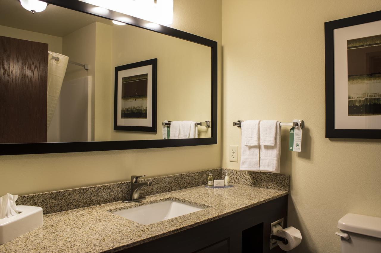 Cobblestone Hotel & Suites - Chippewa Falls Buitenkant foto