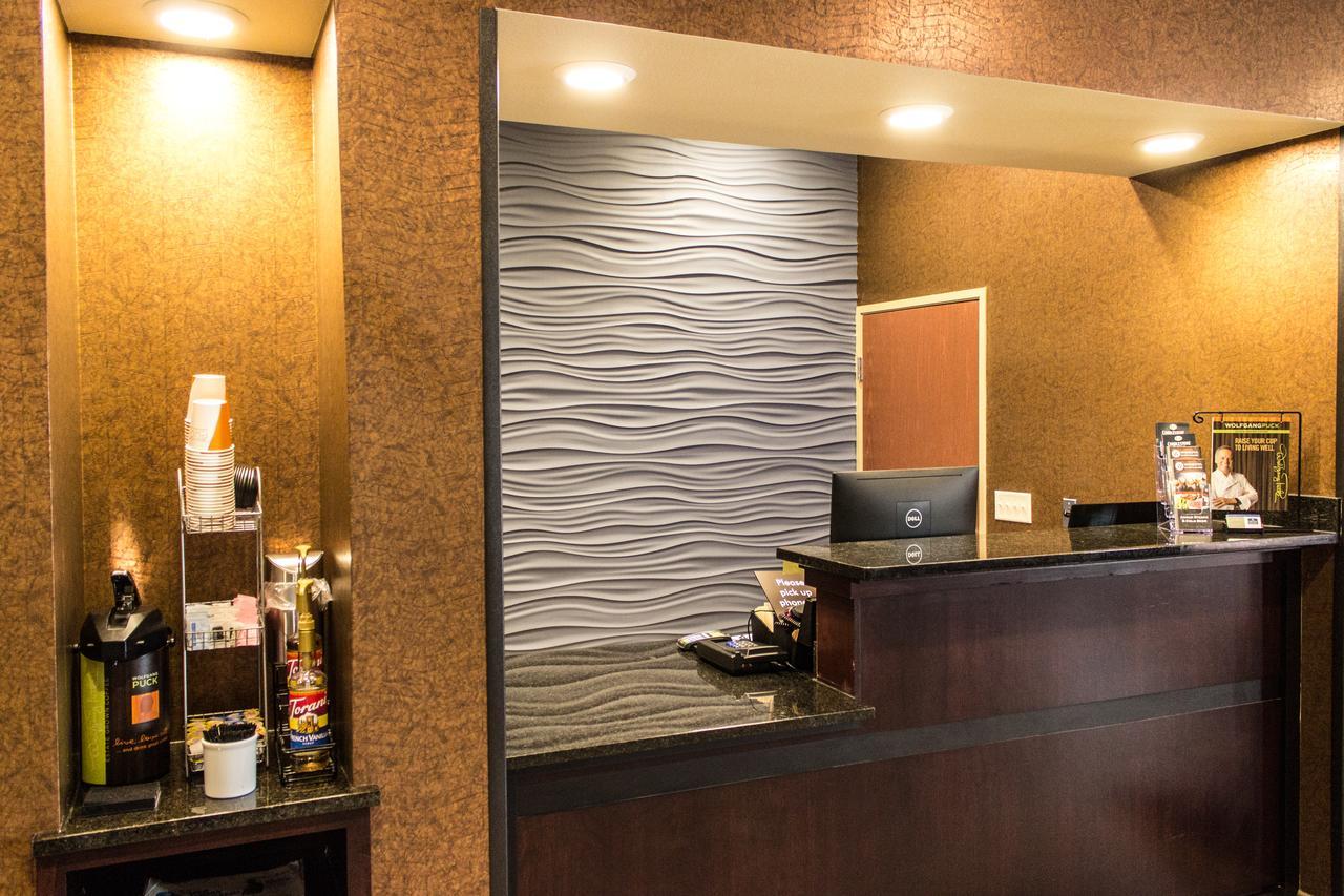 Cobblestone Hotel & Suites - Chippewa Falls Buitenkant foto
