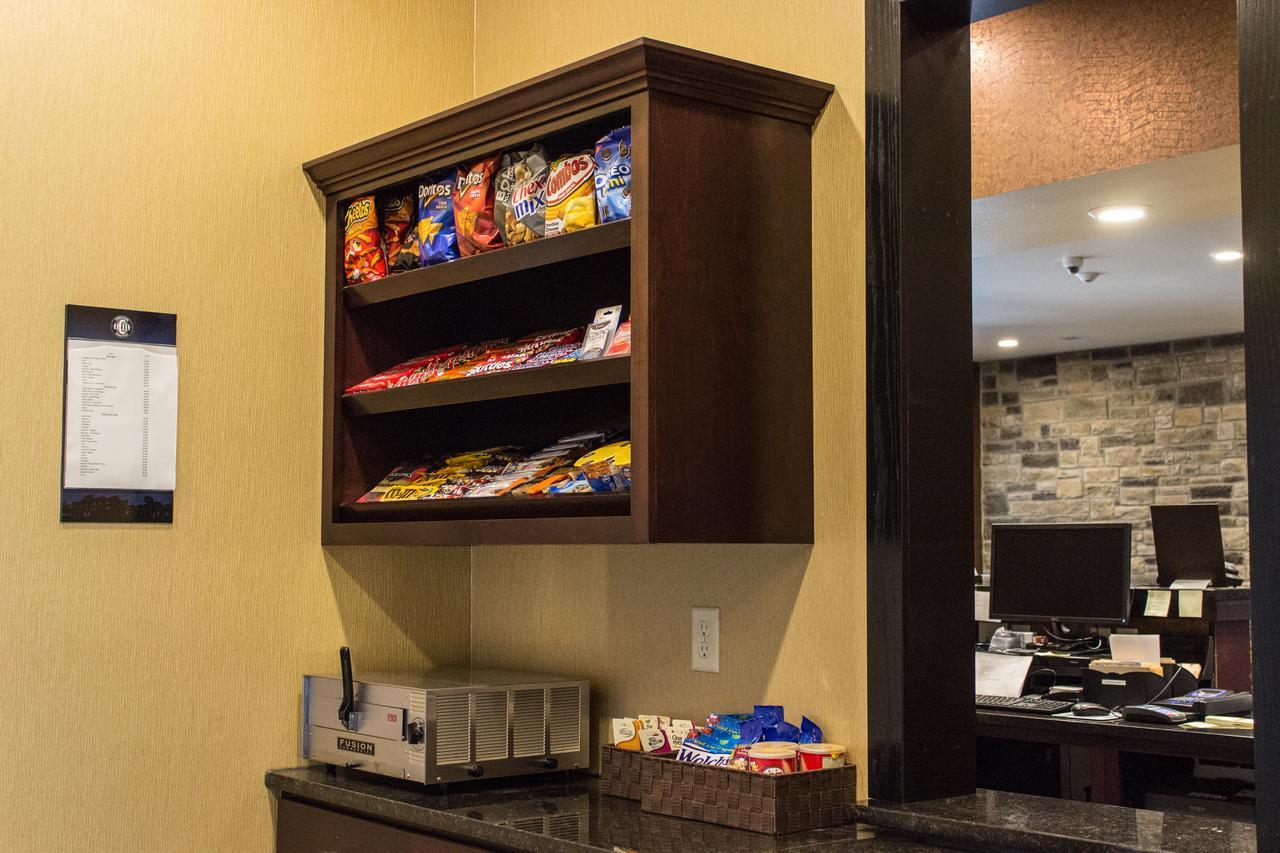 Cobblestone Hotel & Suites - Chippewa Falls Buitenkant foto