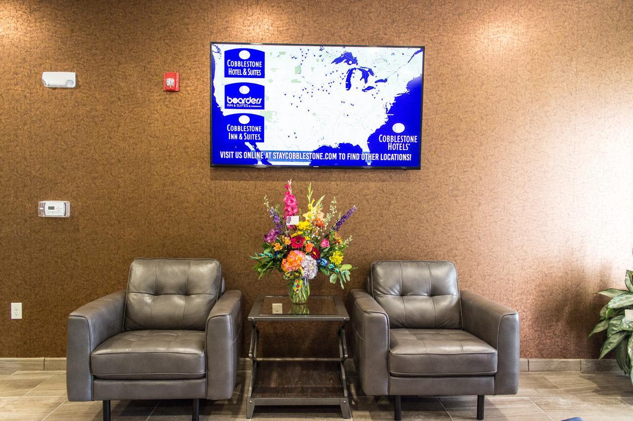 Cobblestone Hotel & Suites - Chippewa Falls Buitenkant foto