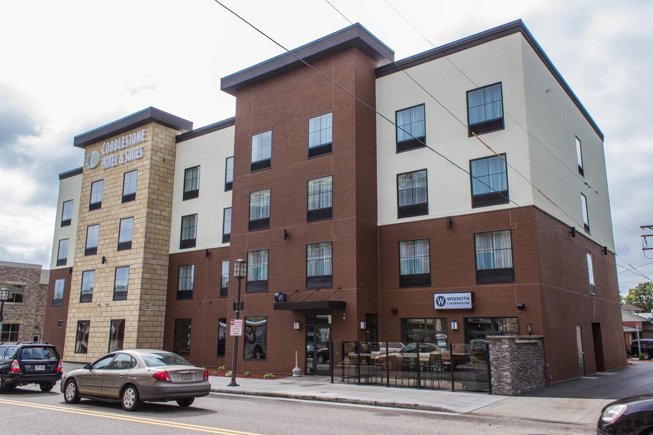 Cobblestone Hotel & Suites - Chippewa Falls Buitenkant foto