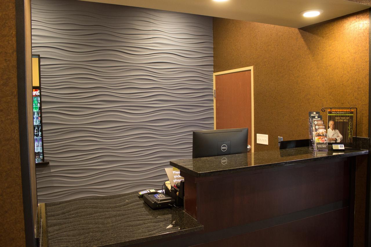 Cobblestone Hotel & Suites - Chippewa Falls Buitenkant foto
