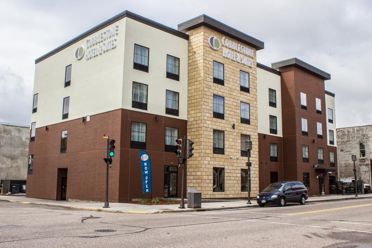 Cobblestone Hotel & Suites - Chippewa Falls Buitenkant foto