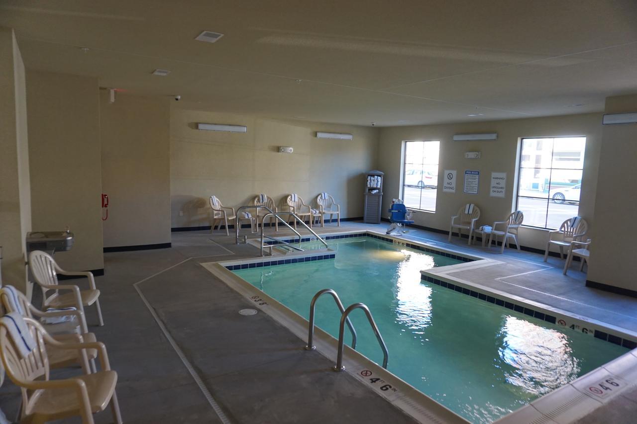 Cobblestone Hotel & Suites - Chippewa Falls Buitenkant foto