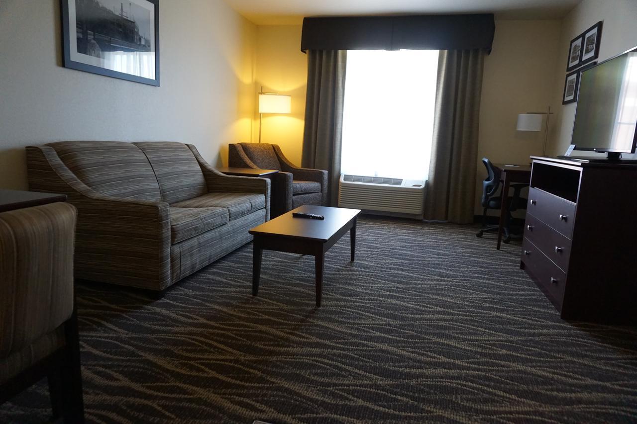 Cobblestone Hotel & Suites - Chippewa Falls Buitenkant foto