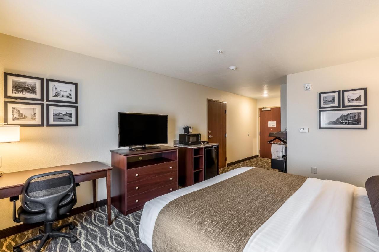 Cobblestone Hotel & Suites - Chippewa Falls Buitenkant foto