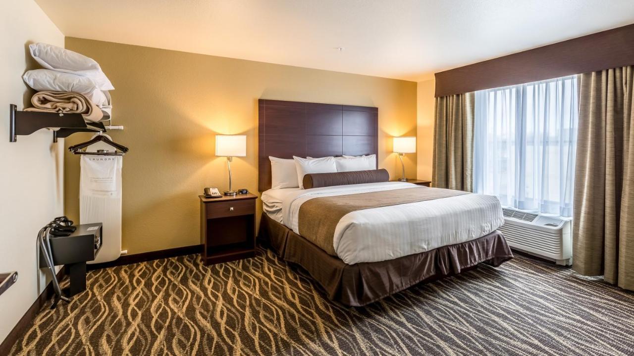 Cobblestone Hotel & Suites - Chippewa Falls Buitenkant foto